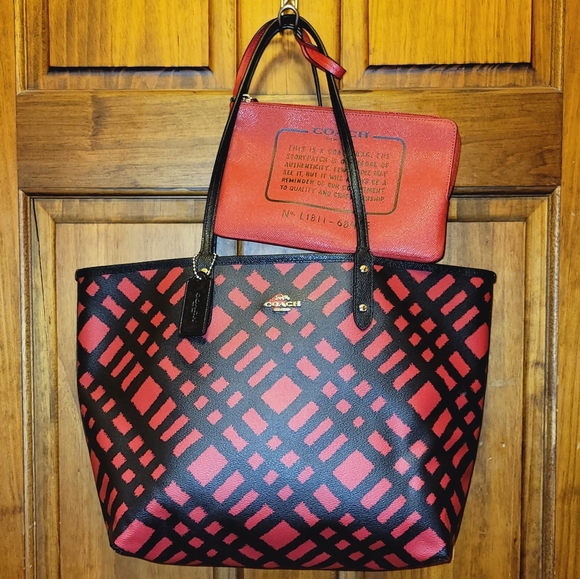 COACH REVERSIBLE CITY TOTE WITH POUCH RED & BLACK WILD PLAID PRINT 68411E - Picture 1 of 16